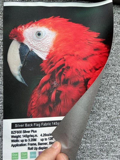 Tissu drapeau dos argenté 145 g/m²